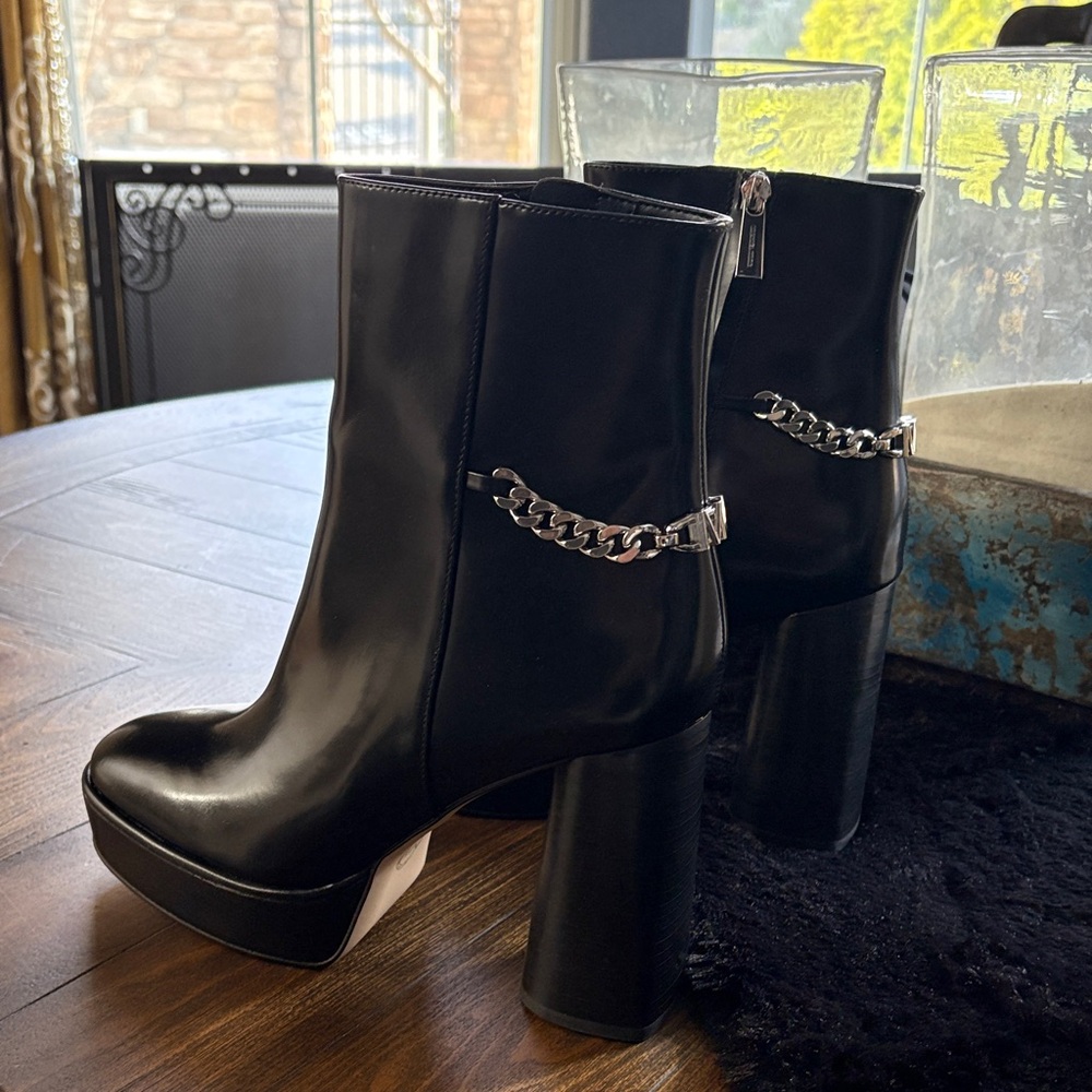 Michael Kors Carlisle Platform Bootie NIB Size 9M